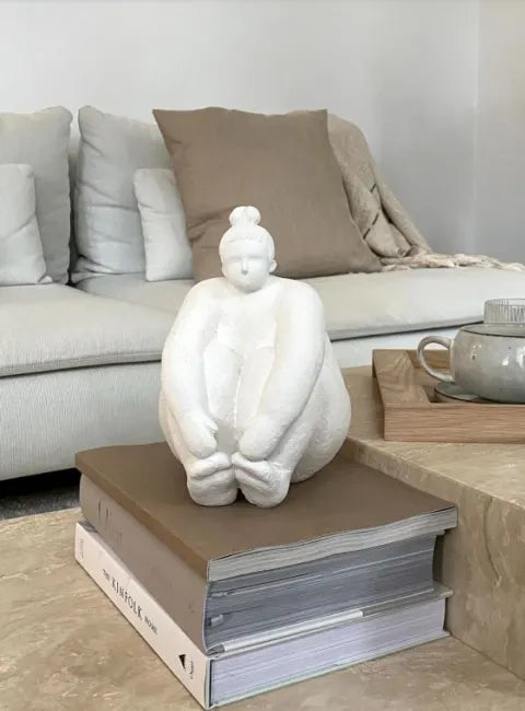 Serafina Kvinde figur H24 cm. hvid