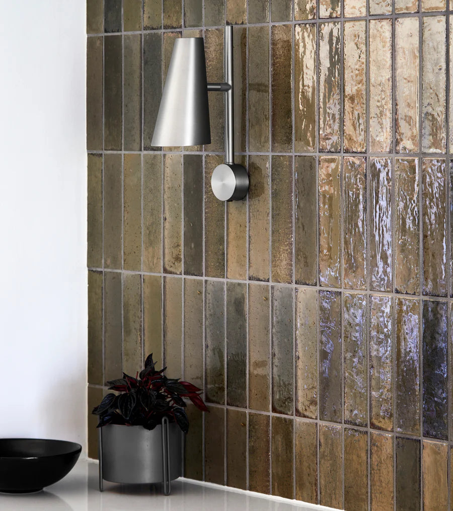 Woud Pidestall skjuler lille, taupe