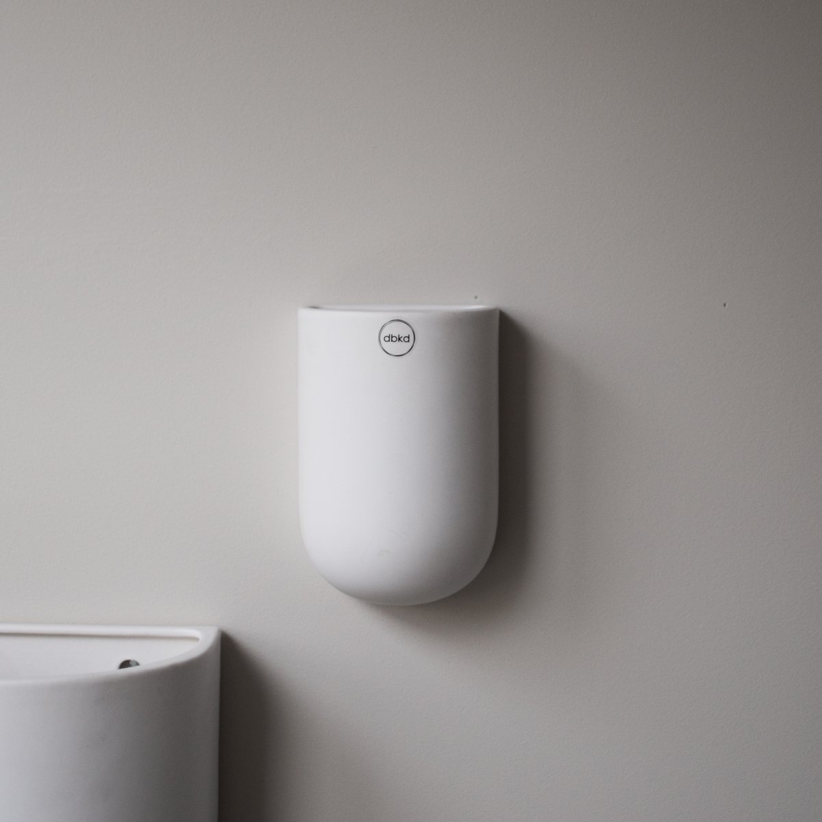 CUT white medium vægkrukke