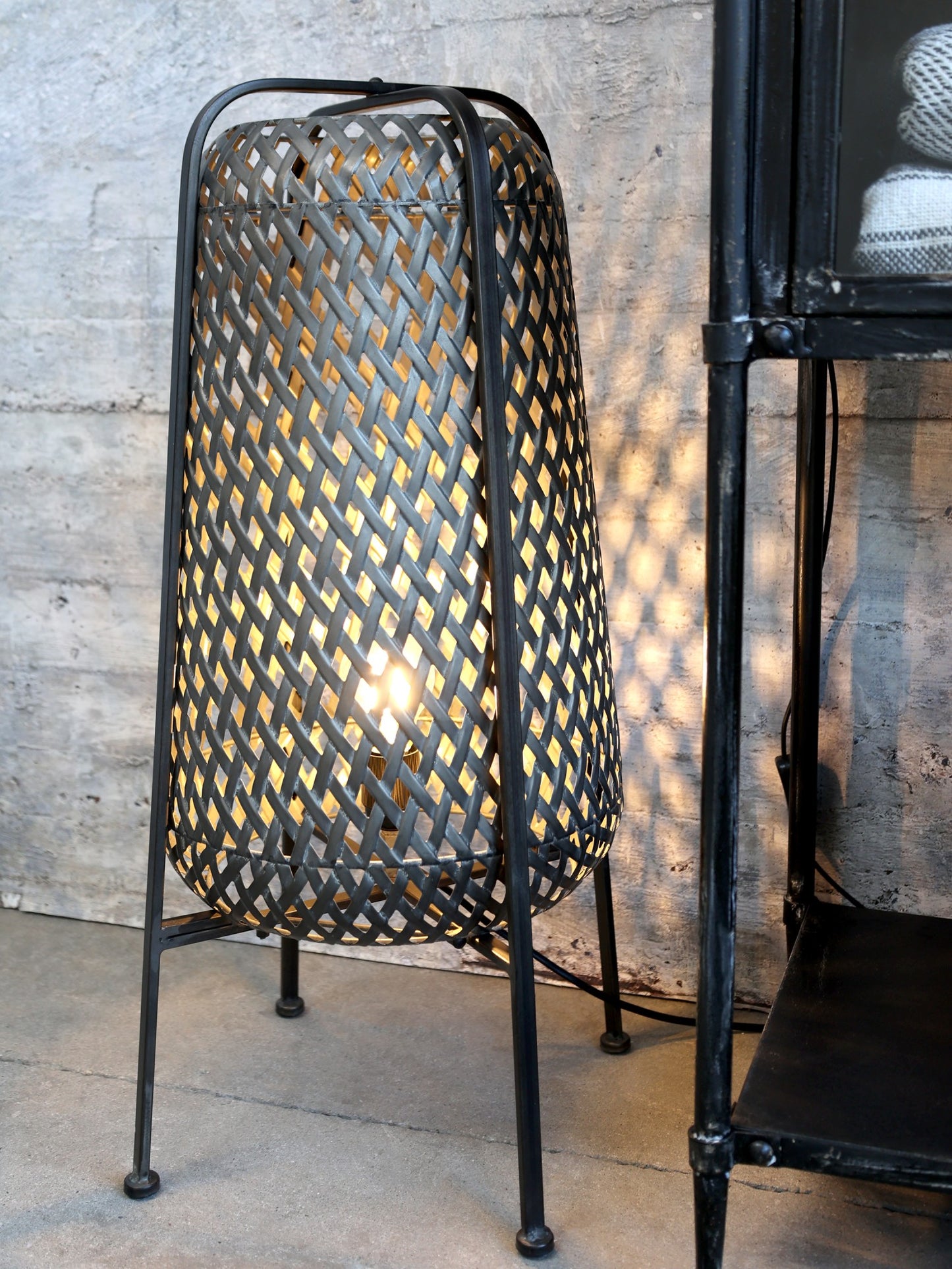 Lampe i flet H67/Ø30 cm antique kul