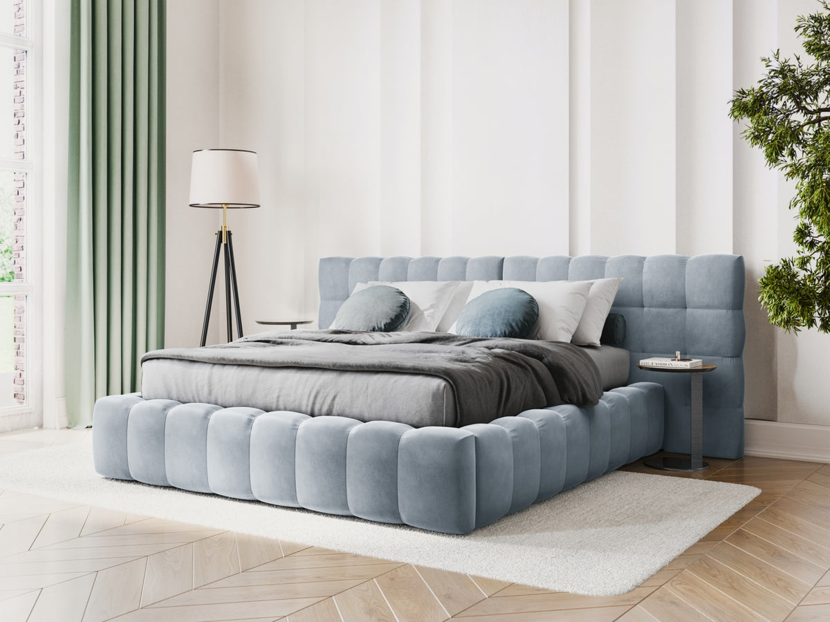 Cosmopolitan Design - Velour Seng m. opbevaring og bred sengegavl, Bali, 200x230x100 cm - Lyseblå (Bluvel 06) - Sort plast