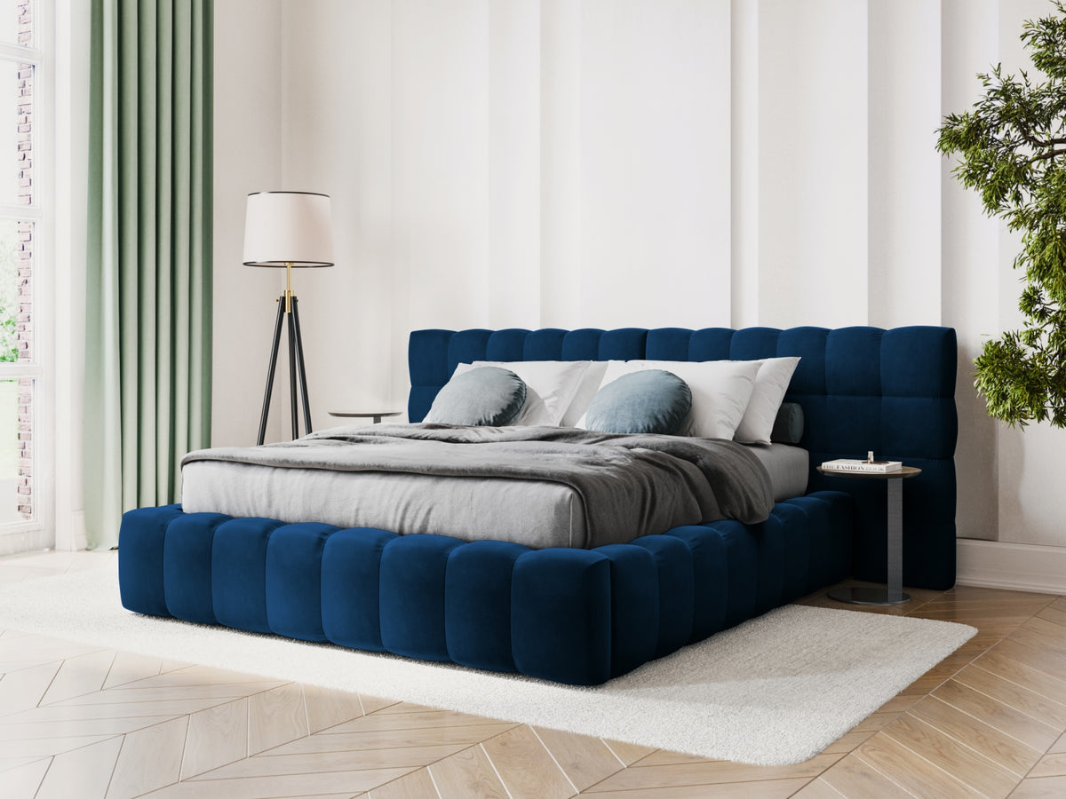Cosmopolitan Design - Velour Seng m. opbevaring og bred sengegavl, Bali, 200x230x100 cm - Kongeblå (Bluvel 86) - Sort plast
