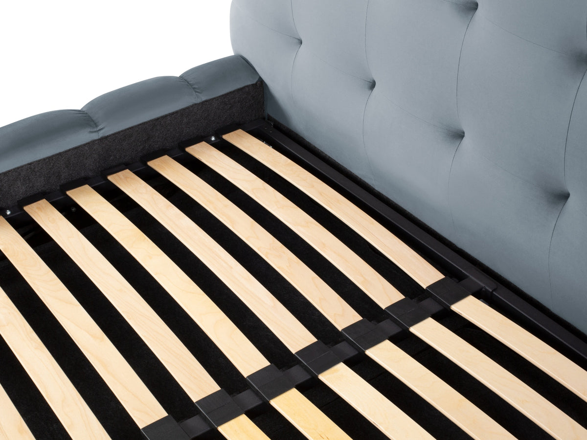 Cosmopolitan Design - Velour Seng m. opbevaring og sengegavl, Bali, 205x230x125 cm - Lyseblå (Bluvel 06) - Sort plast