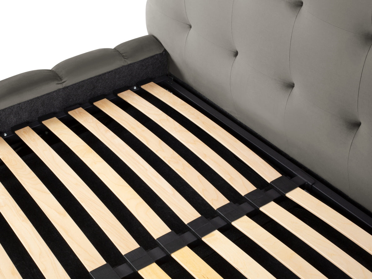 Cosmopolitan Design - Velour Seng m. opbevaring og sengegavl, Bali, 165x230x125 cm - Lysegrå (Bluvel 13) - Sort plast