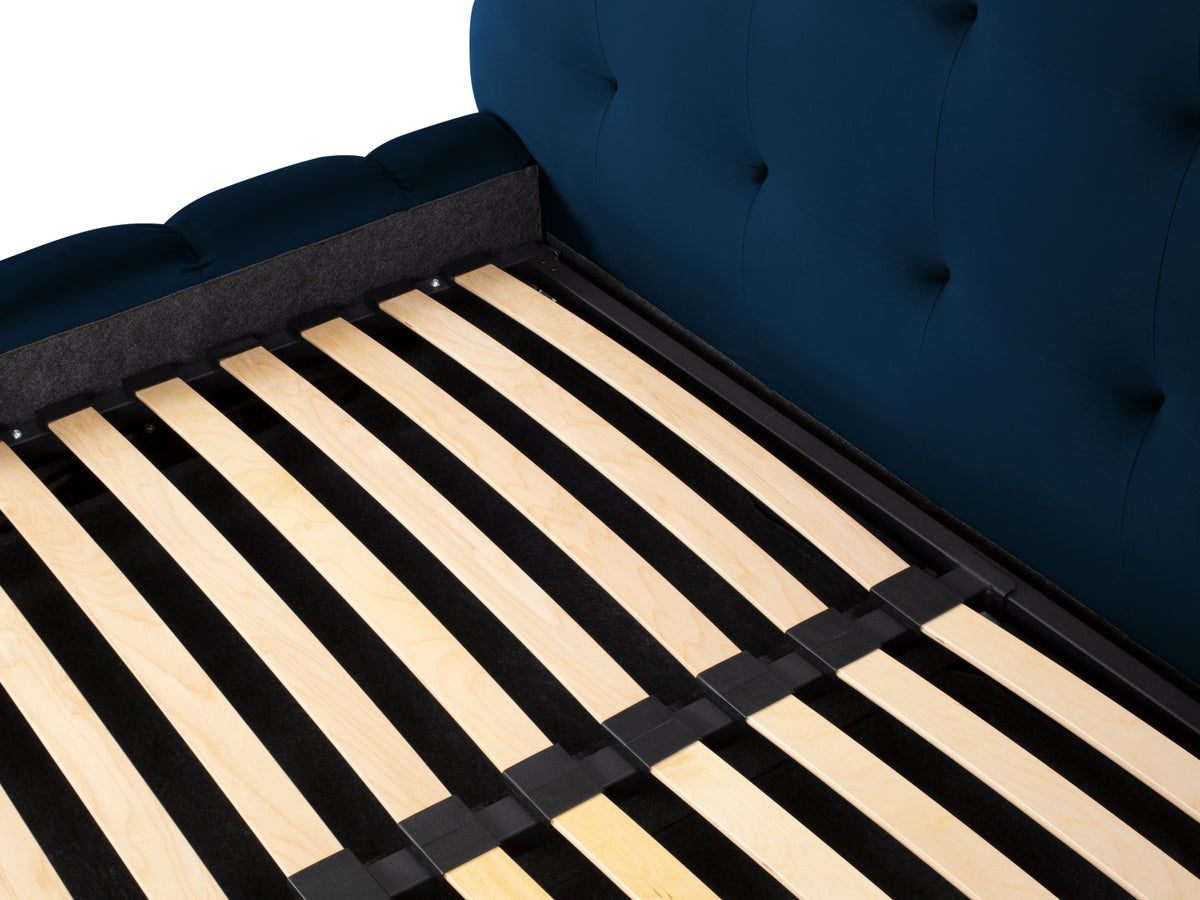 Cosmopolitan Design - Velour Seng m. opbevaring og sengegavl, Bali, 185x230x125 cm - Kongeblå (Bluvel 86) - Sort plast