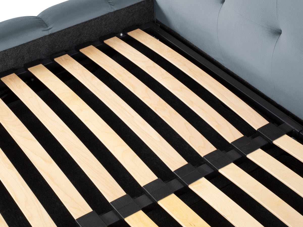 Cosmopolitan Design - Velour Seng m. opbevaring og bred sengegavl, Bali, 250x230x100 cm - Lyseblå (Bluvel 06) - Sort plast