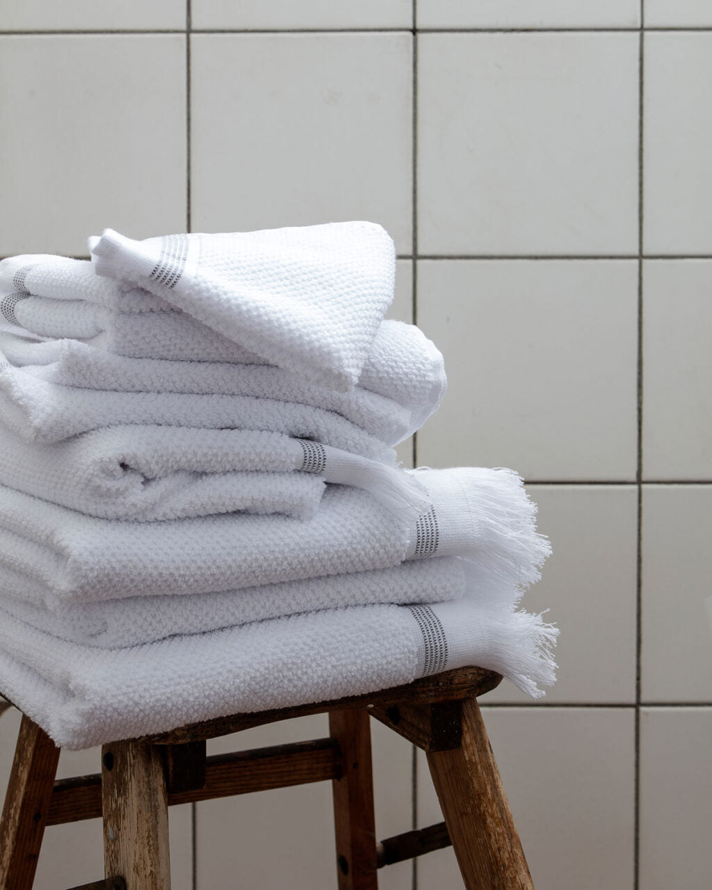 Håndklæde 50x100 cm Hvid med grå striber