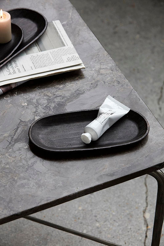 House Doctor Mura – Dekorativ aluminiumsbakke med fine riller