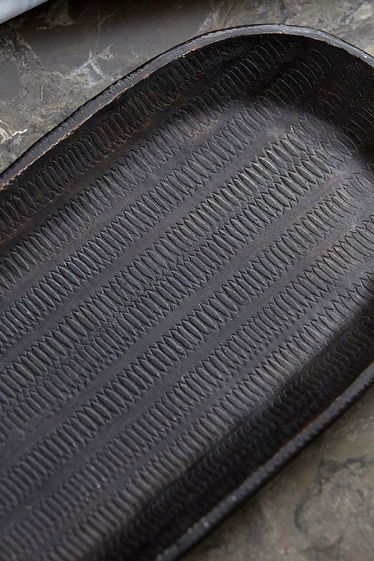 House Doctor Mura – Dekorativ aluminiumsbakke med fine riller